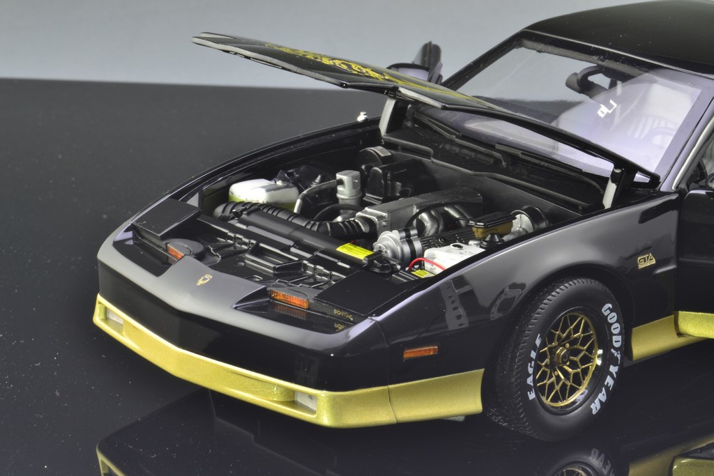 Pontiac Trans Am GTA 1:18 The Bandit
