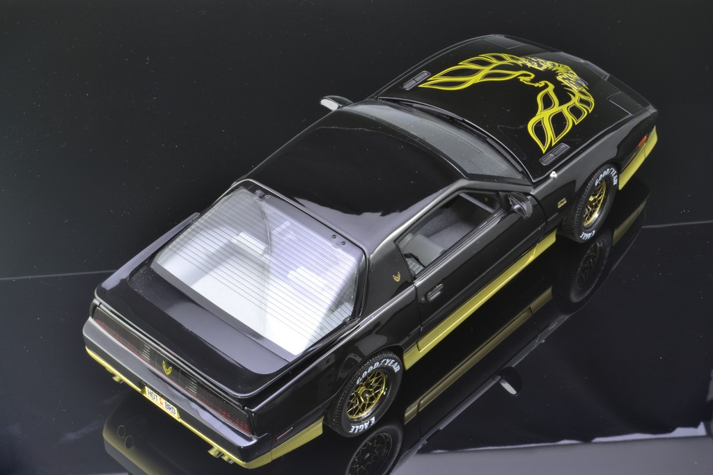 Pontiac Trans Am GTA 1:18 The Bandit
