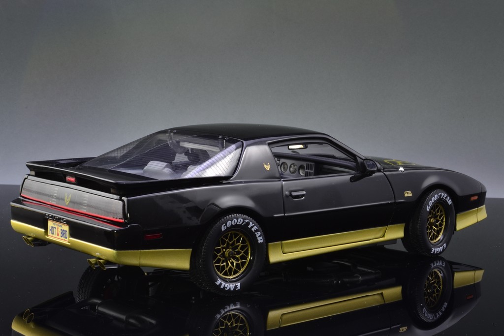Pontiac Trans Am GTA 1:18 The Bandit
