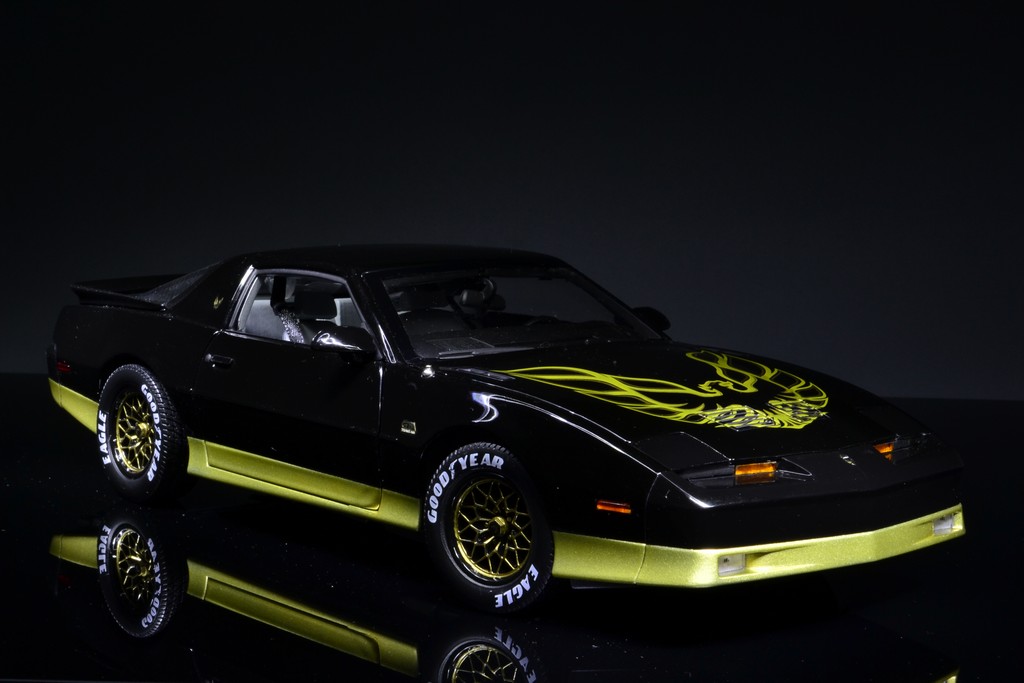 Pontiac Trans Am GTA 1:18 The Bandit