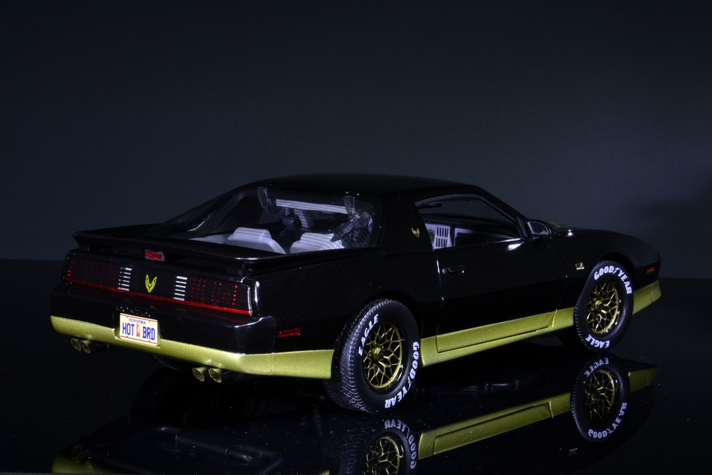 Pontiac Trans Am GTA 1:18 The Bandit