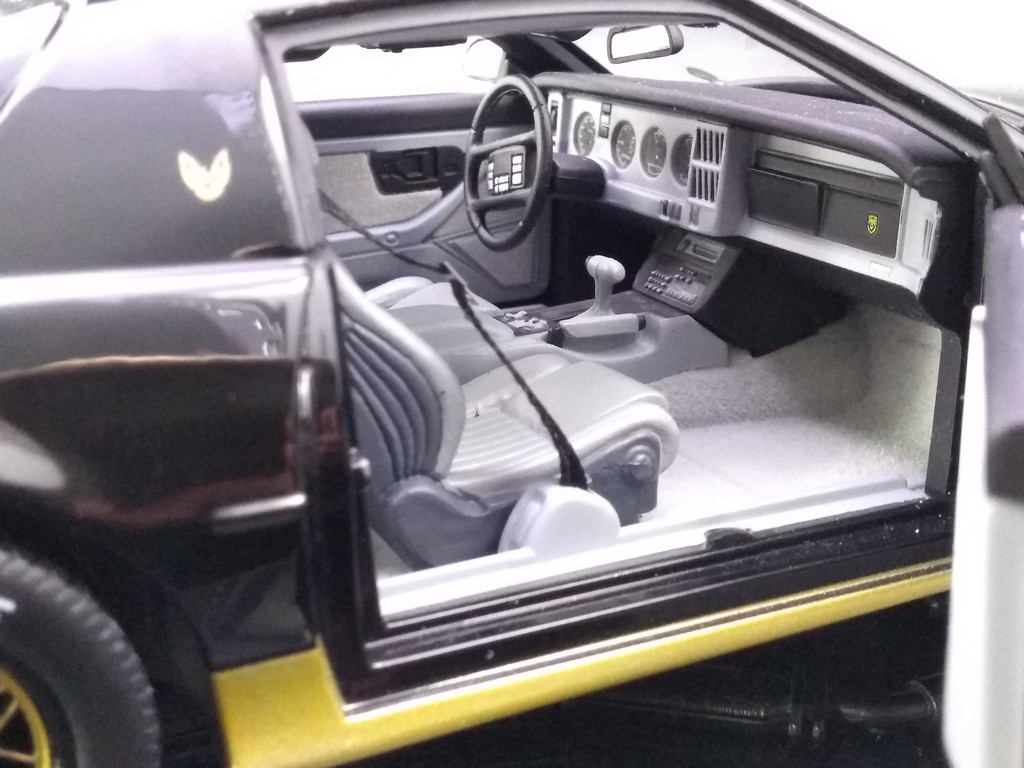 Pontiac Trans Am GTA 1:18 The Bandit
